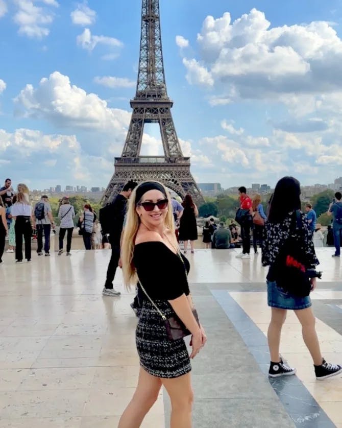 Summer in front of the Eiffel Tower