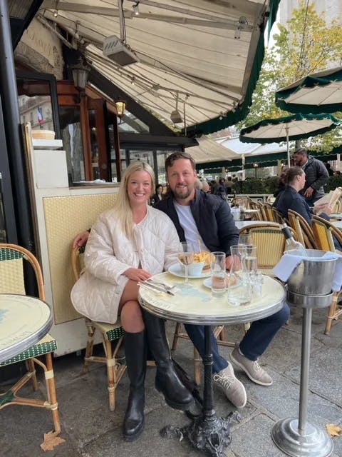 Couple enjoying in Paris