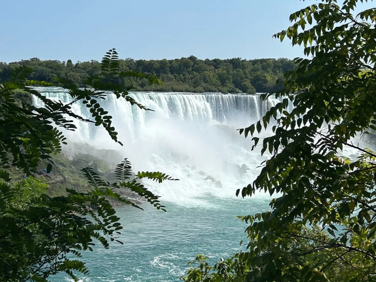 Niagara water fall during day time.