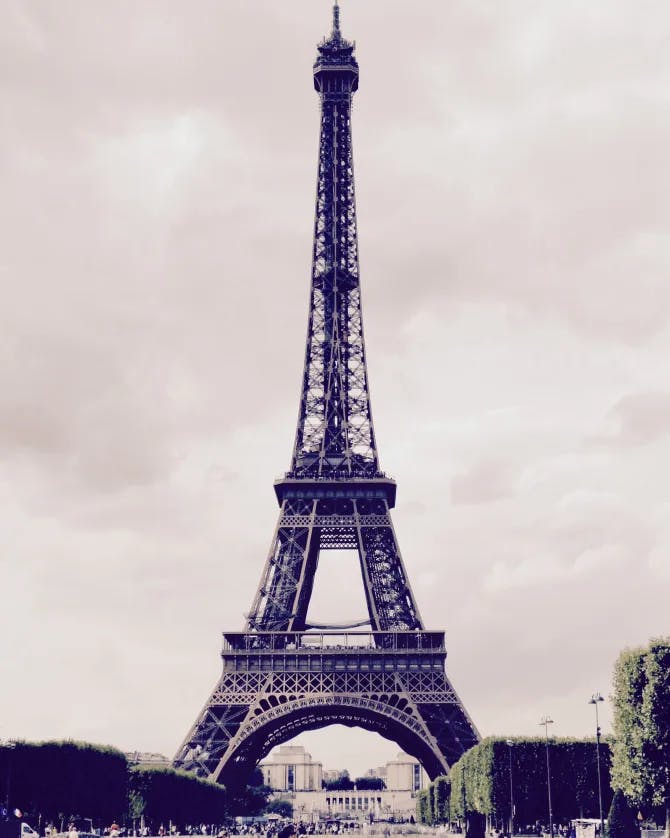 A beautiful view of the Eiffel Tower.