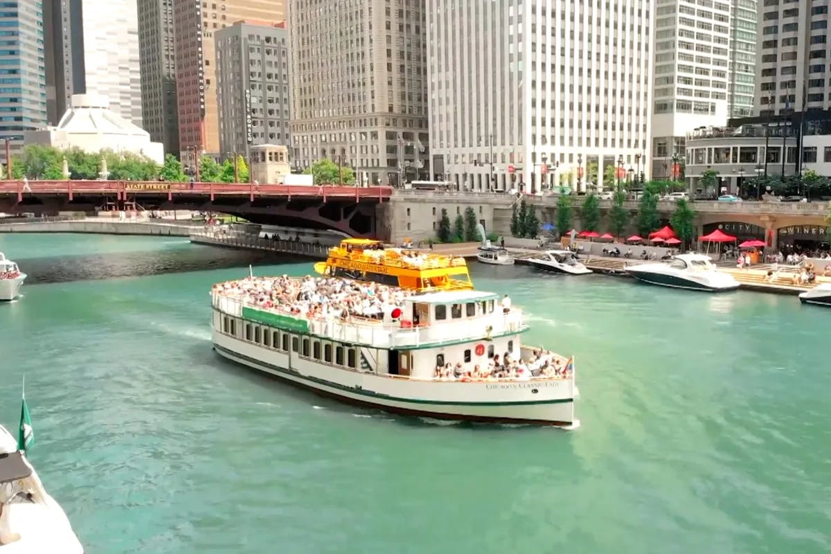 With the Chicago Boat Tour, you'll see over 40 of the city's famous buildings and hear the city's history.