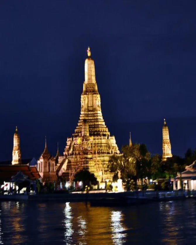 View of Wat Arun temple at night