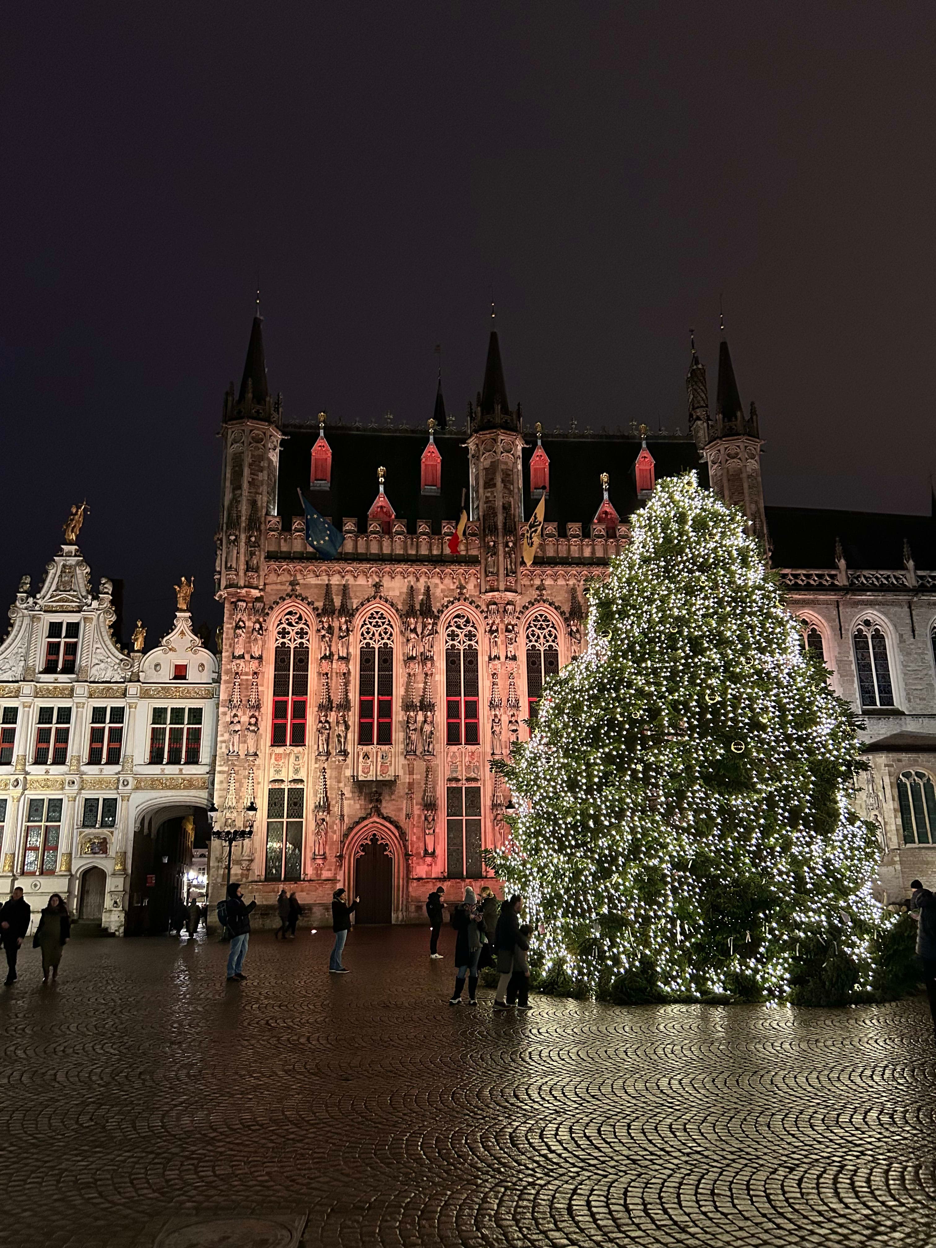 Christmas Cheer & Wonderful Beer: A Holiday Guide to Bruges curated by Katie Nowakoski