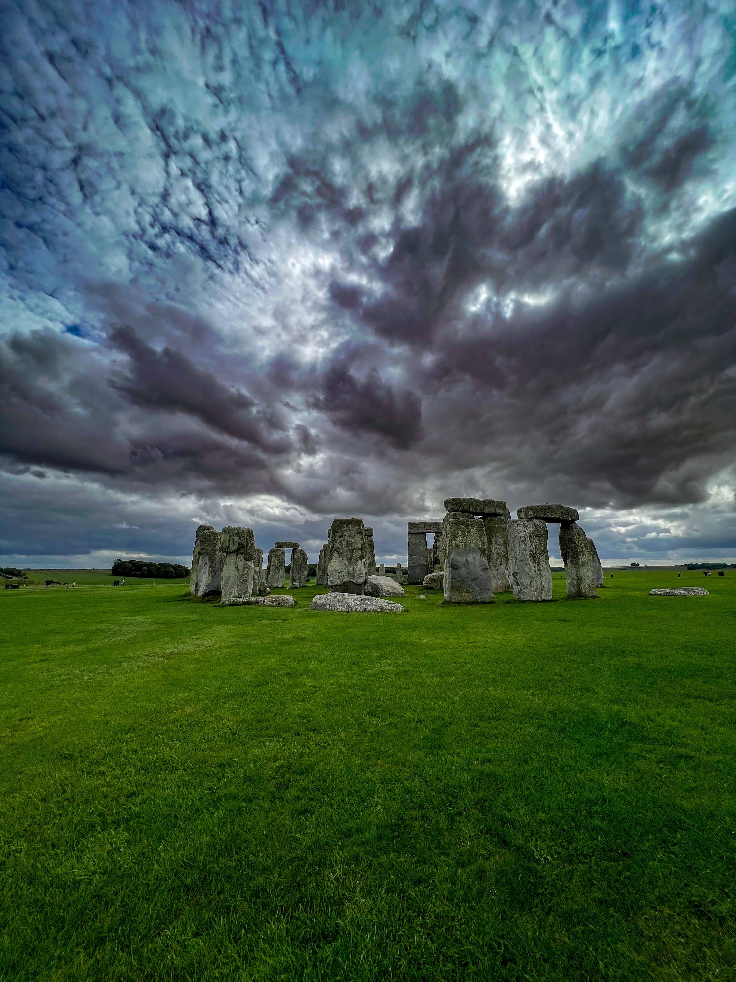 A view of Stone Henge on a cloudy day. 