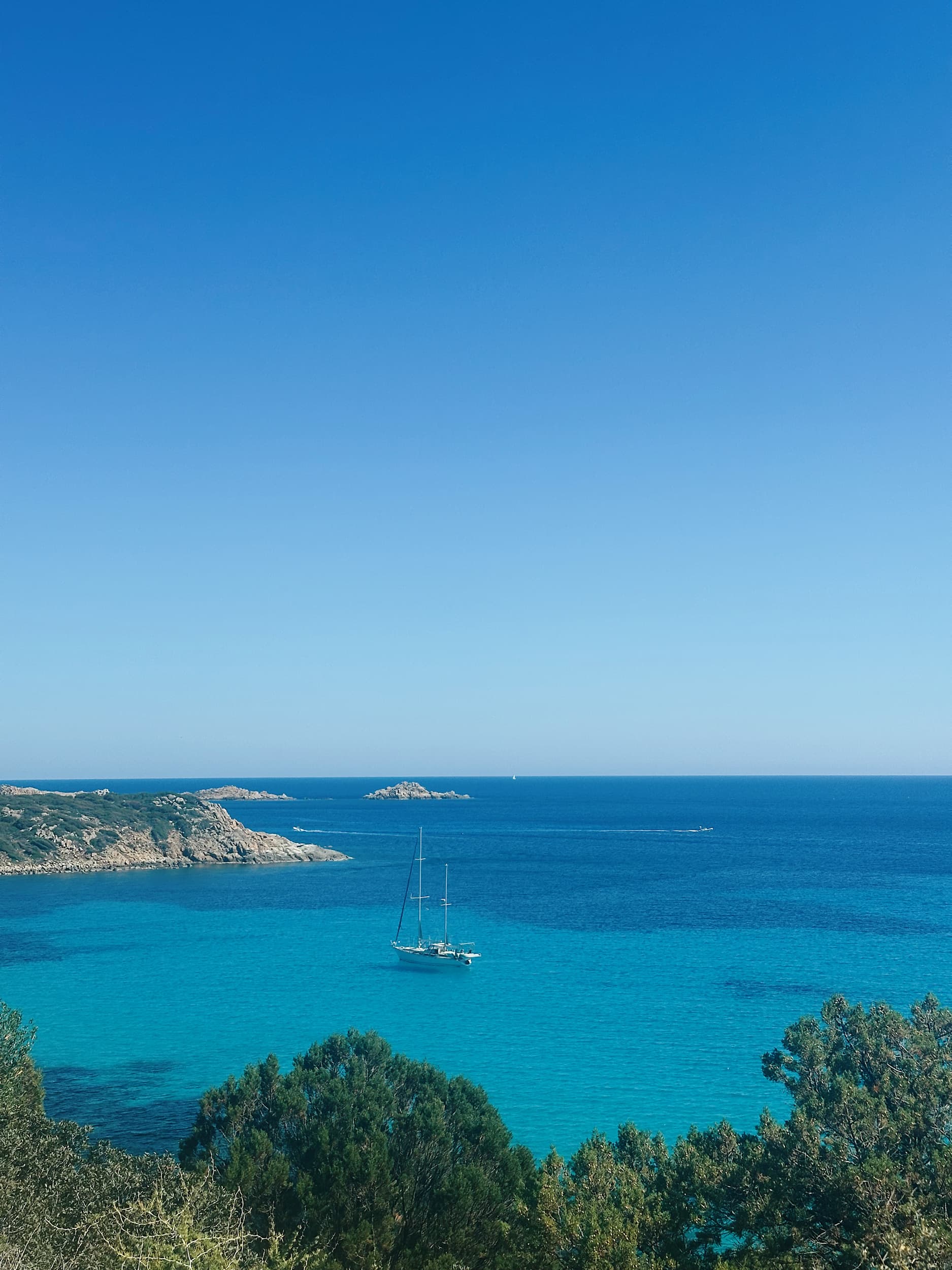 A view of the ocean during the day. 