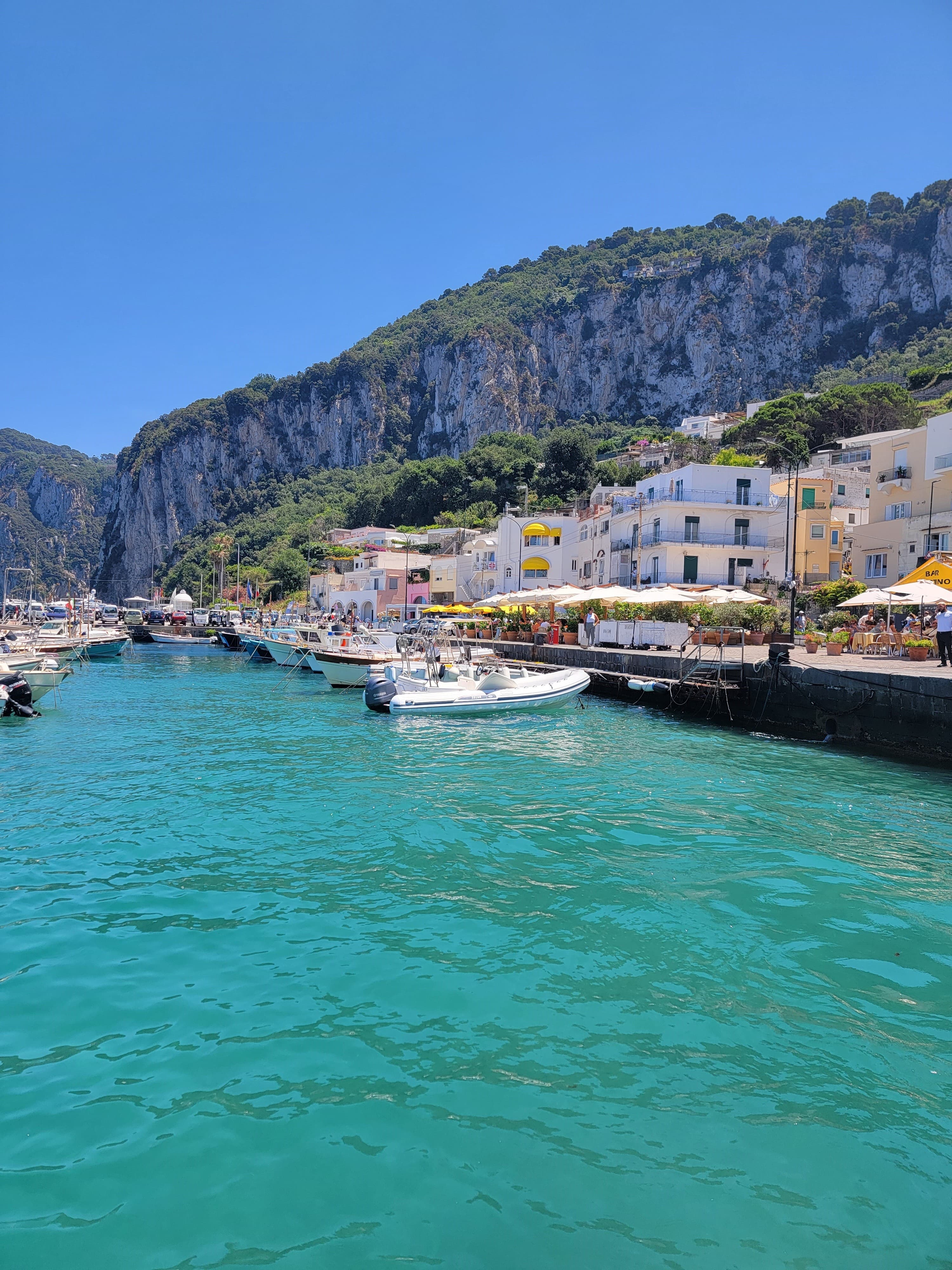 A view of a body of water during the daytime. 
