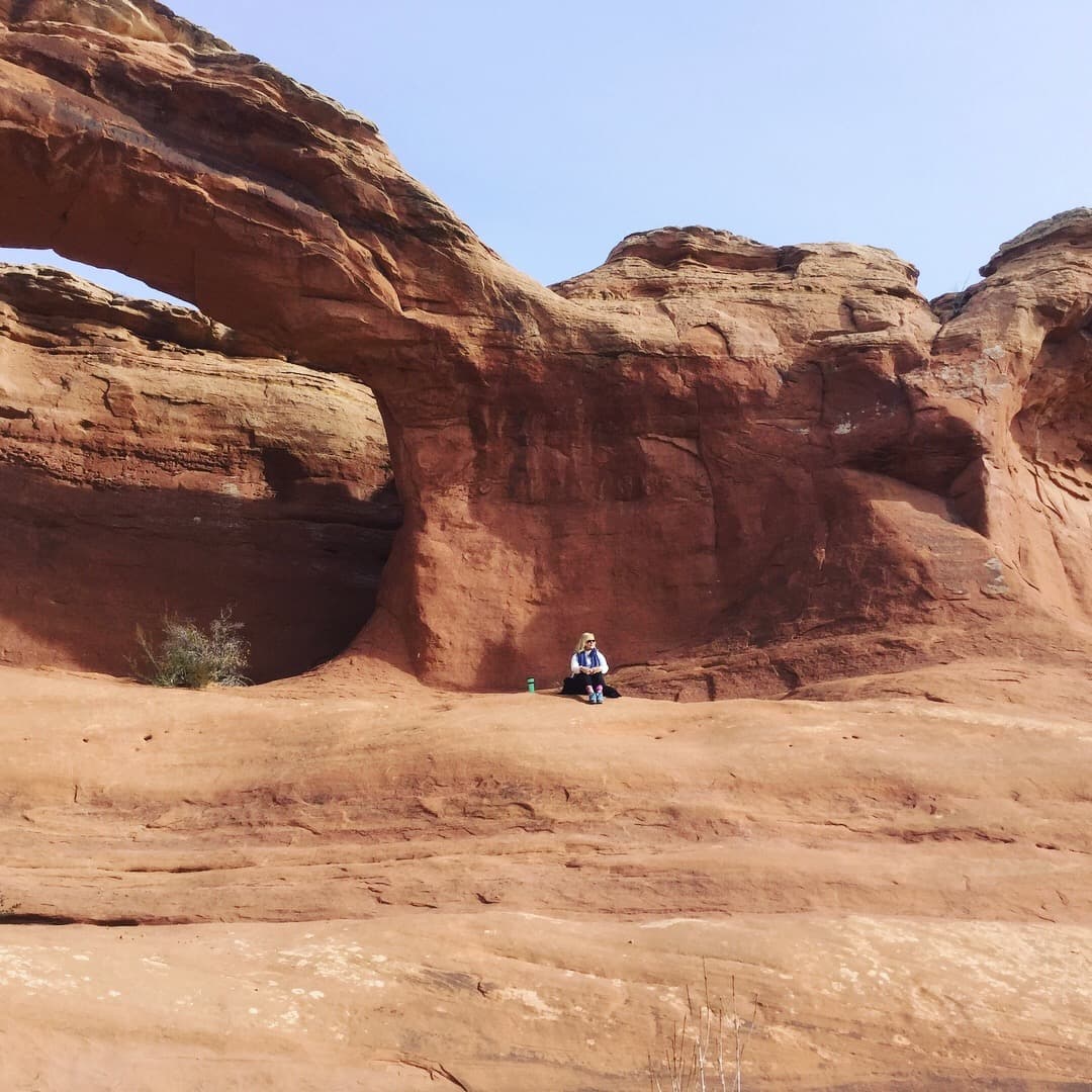 A view of the desert during the daytime. 