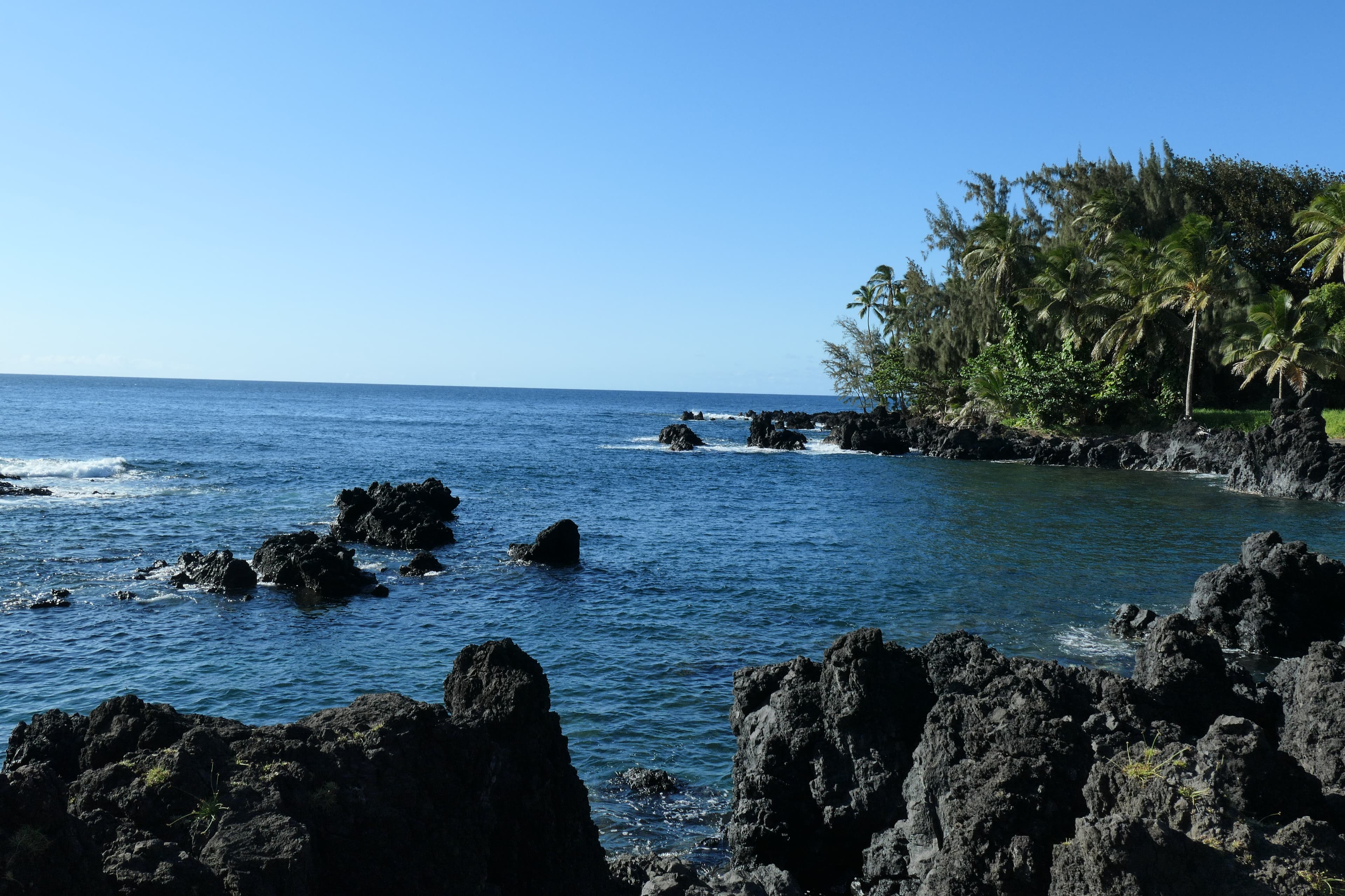 A body of water next to a rocky shoreline