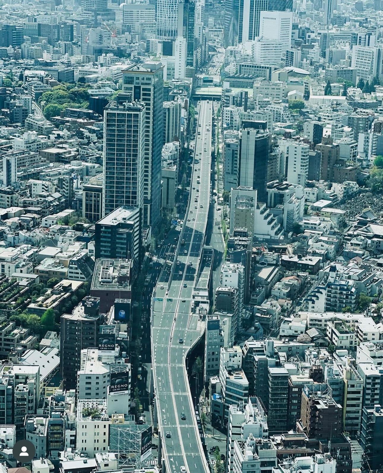 Overhead view of a long highway in a modern city