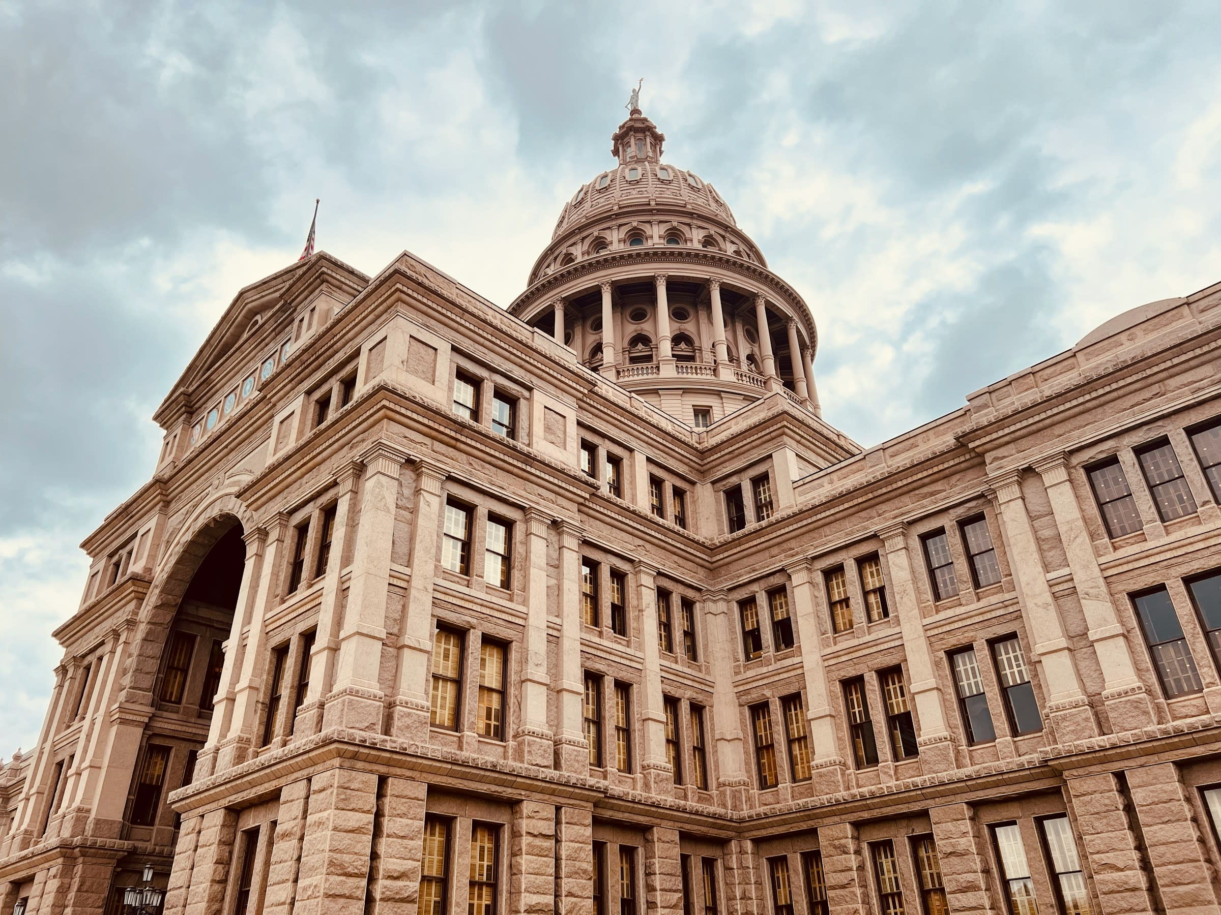 a large government building with a dome on the top of it