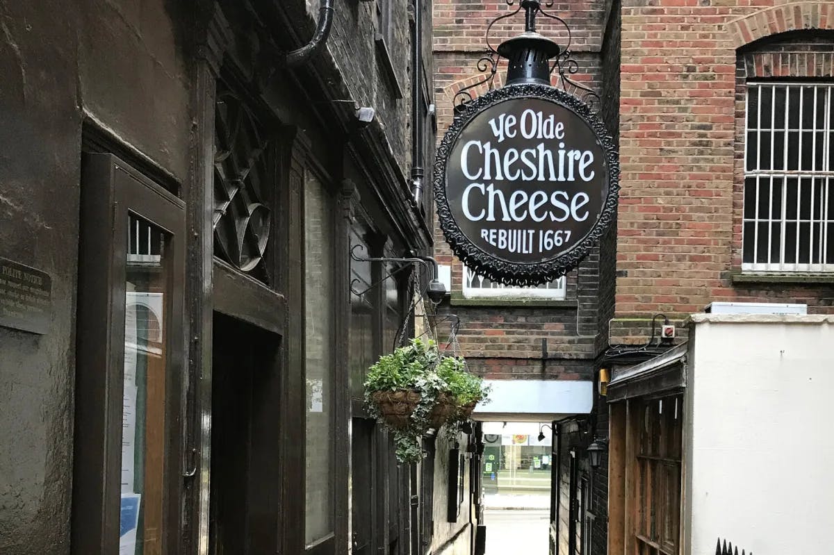  Ye Olde Cheshire Cheese London pub