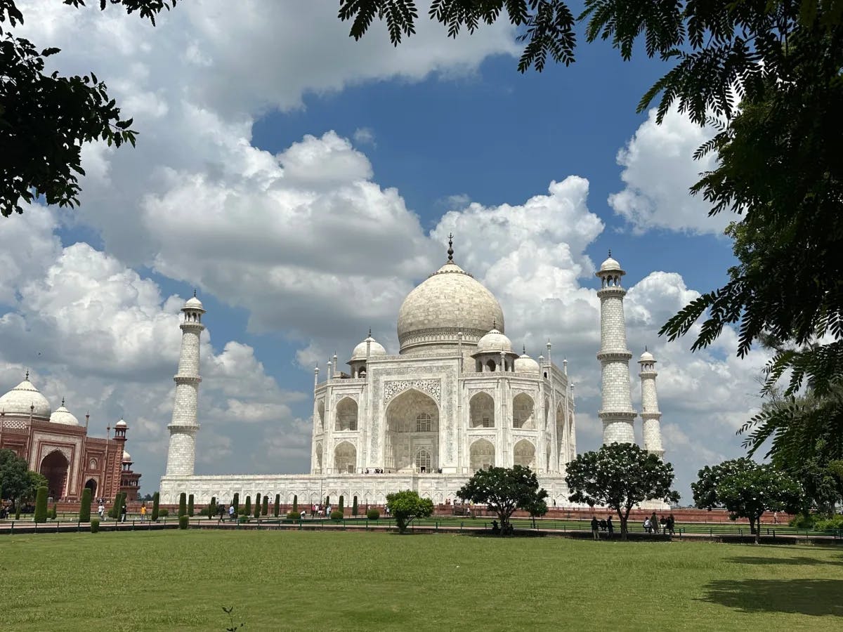 Taj Mahal, Agra India travel guide. 