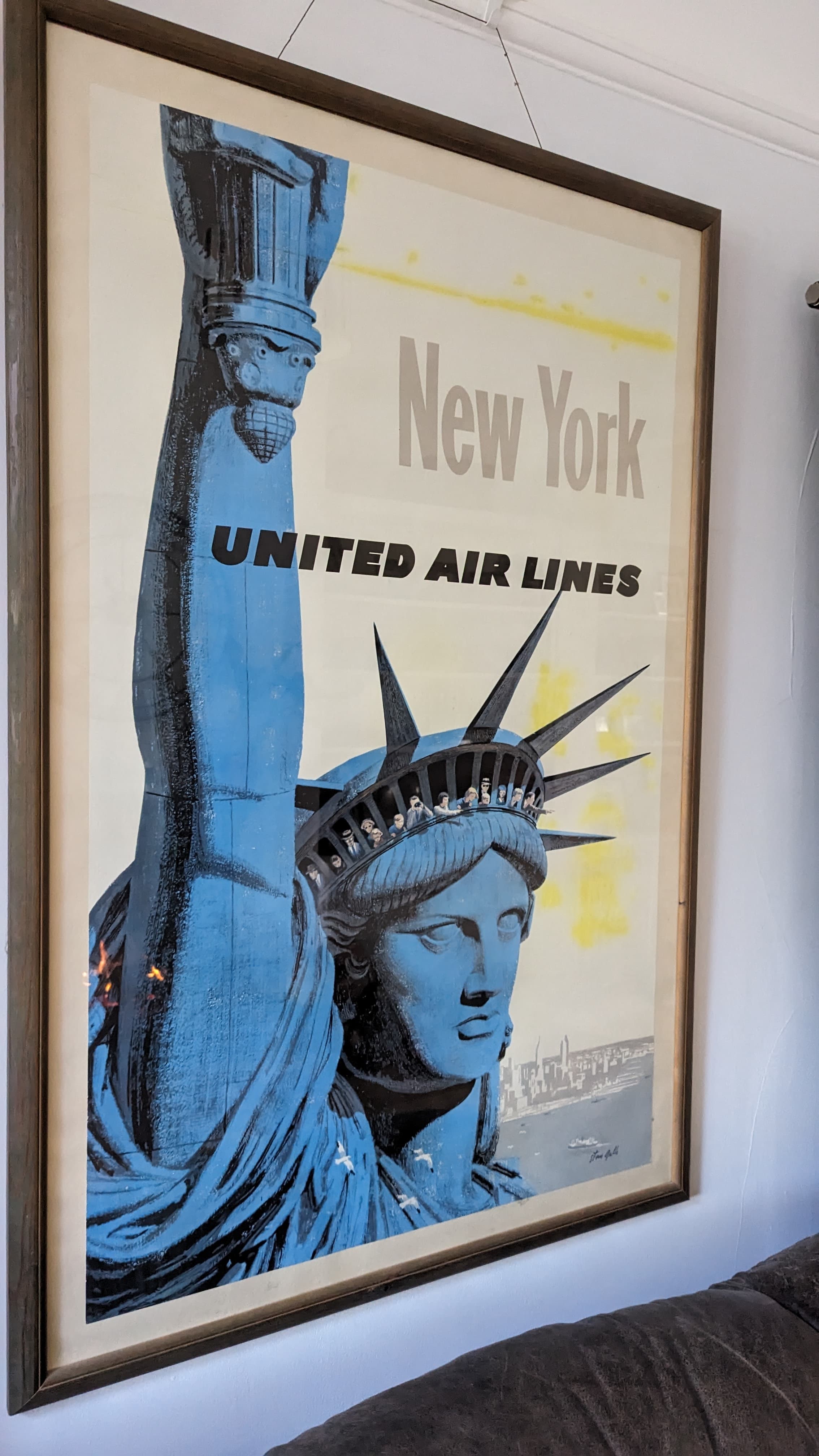 Statue of liberty painting on the wall