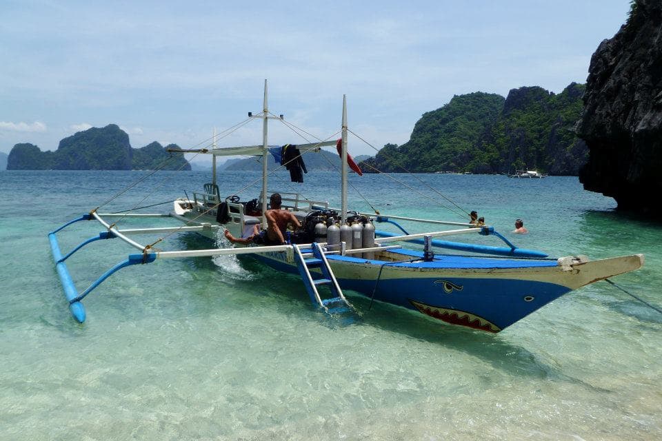 Image of boat in the sea