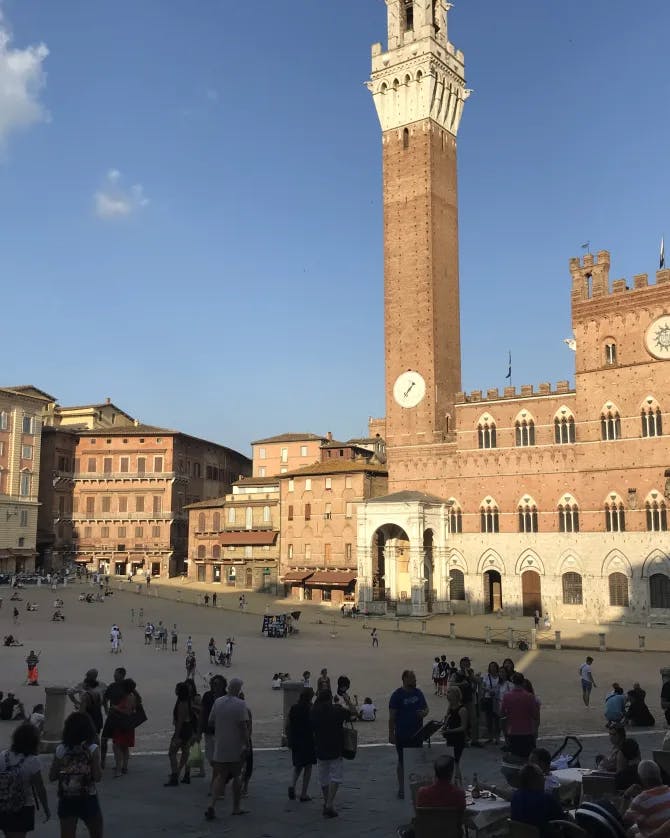 Picture of Piazza del Campo with a group of people in the shadows