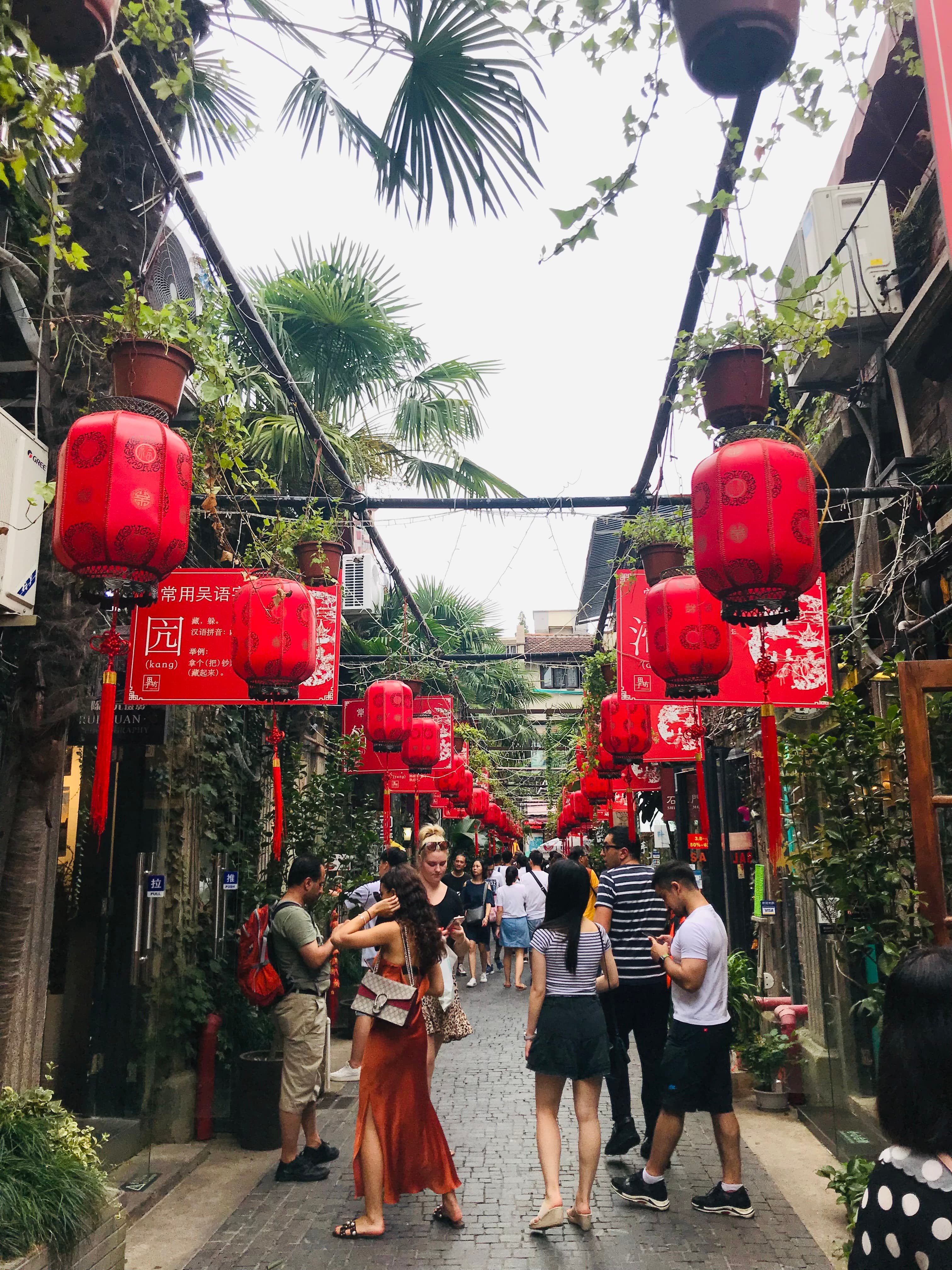 Picture of people at Tianzifang