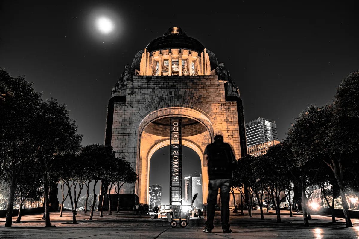 lighted-monument-mexico-city-travel-guide