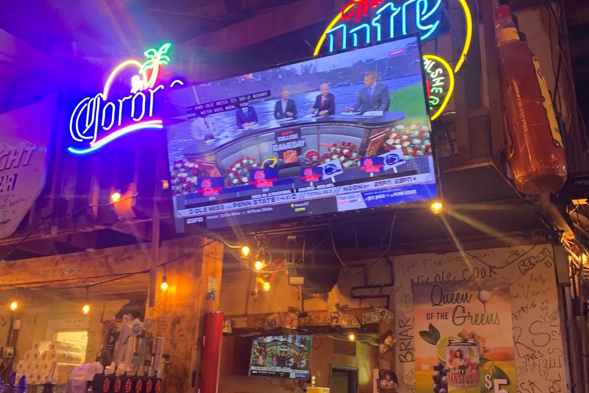 A definite ""Masters"" hang out, Rhineharts on Washington is a great place to catch all the action on TV at the master and a perfect place for daily seafood specials.
