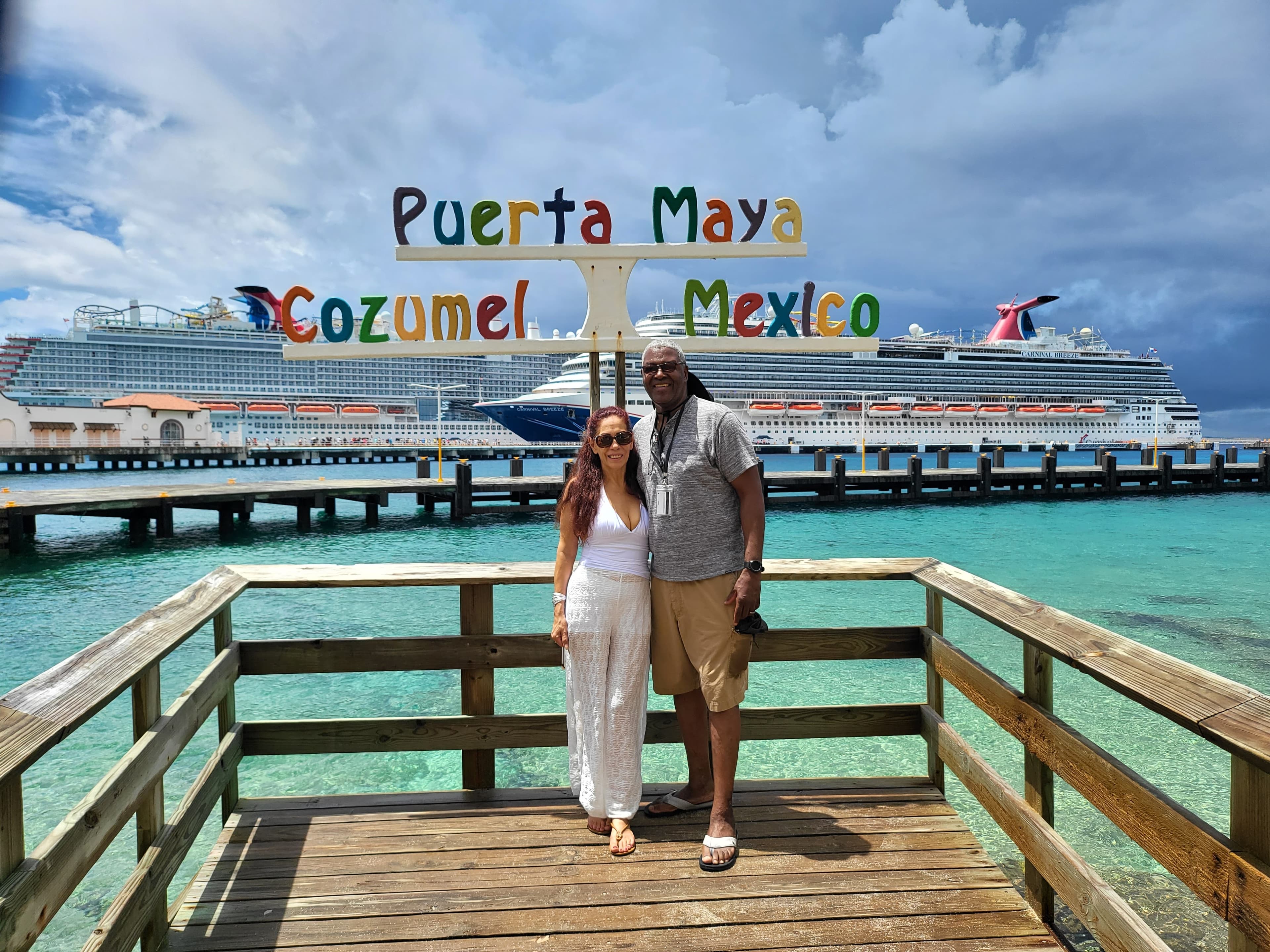 Couple posing for a picture with cruise