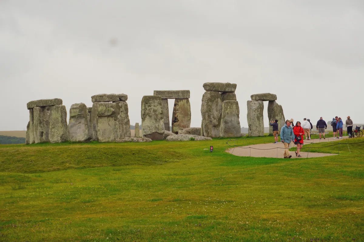 Stonehenge-london-travel-guide