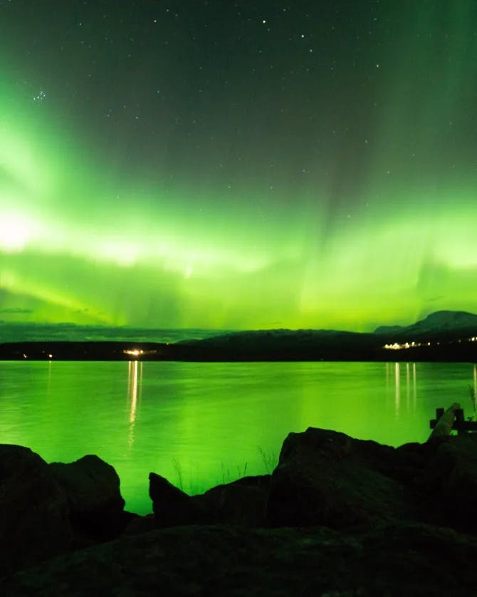A picture of the green Northern Lights over a lake