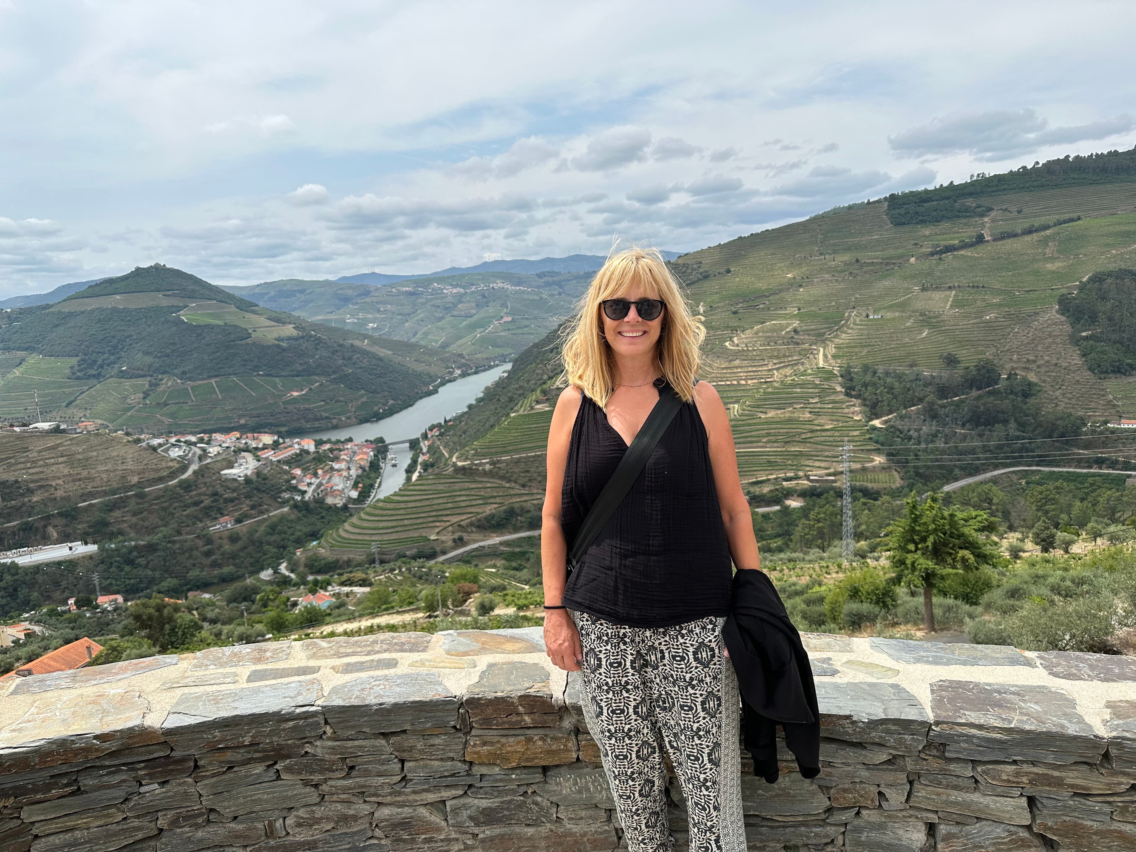 Travel advisor posing on a valley