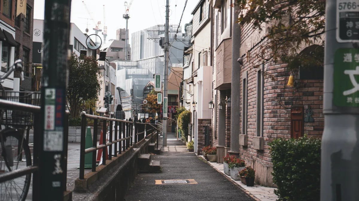 alley-tokyo-travel-guide