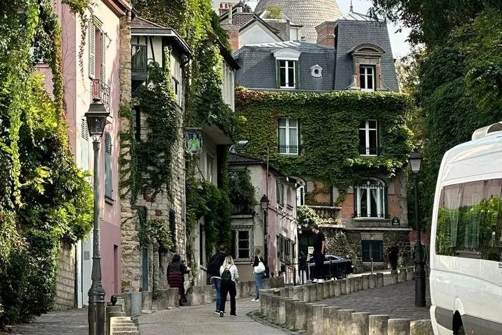 Set in the 18th arrondissement is the charming hilltop Montmartre district.