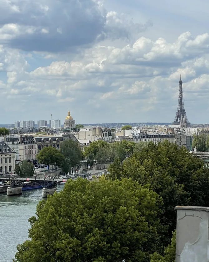 Paris cityscape on a sunny day 