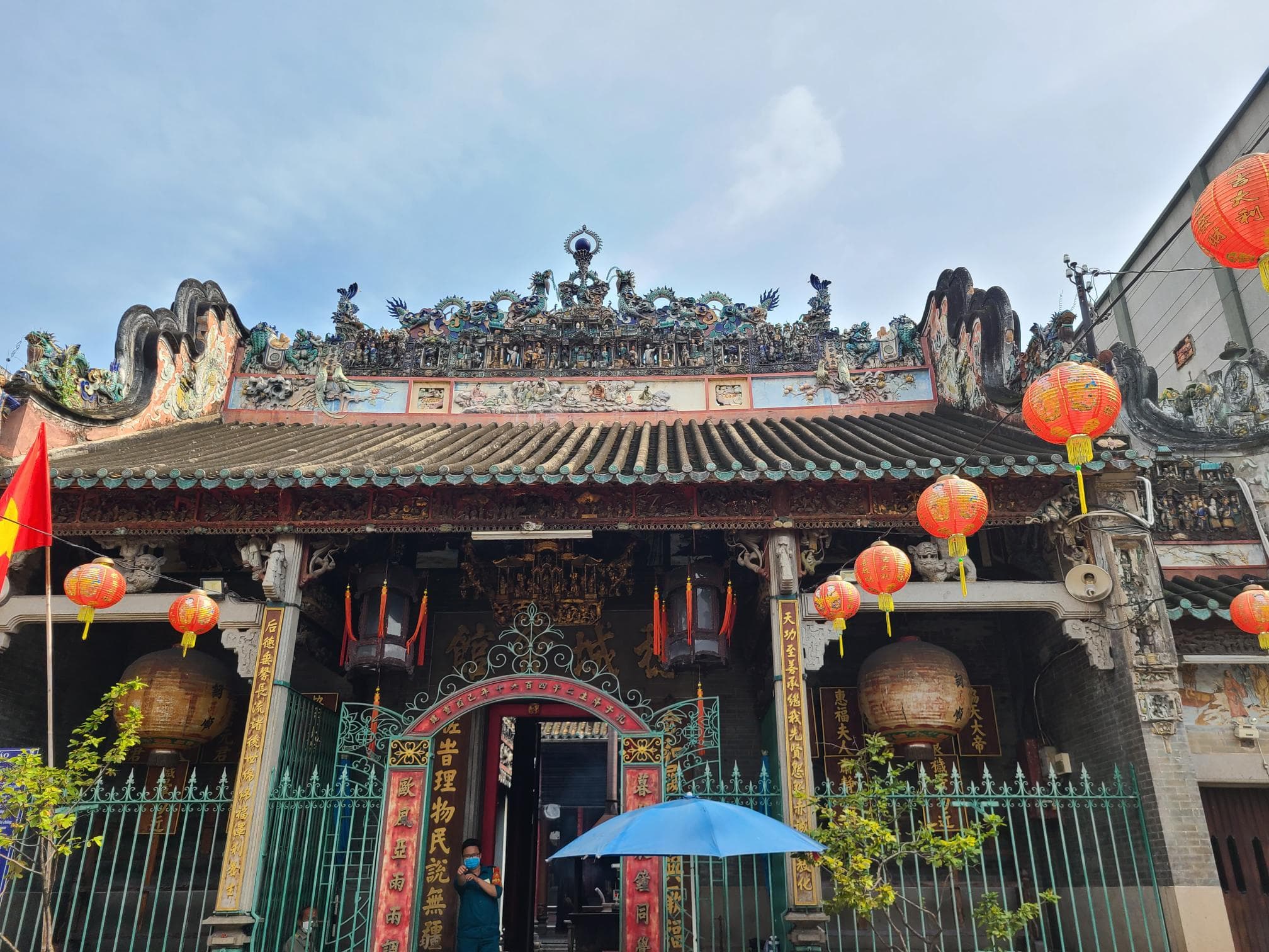 Front view of an aesthetic building