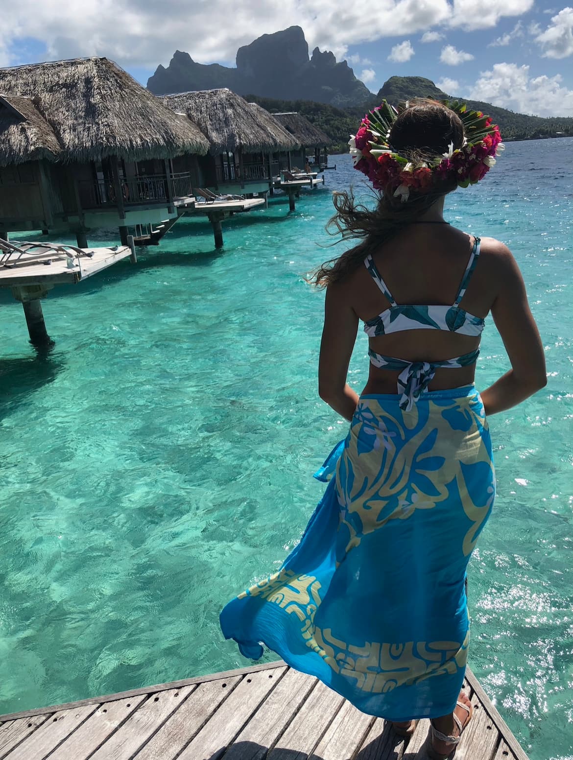 Travel advisor posing on a seaside