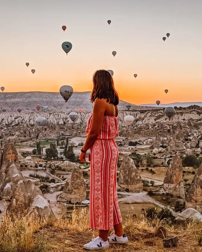 lita in front of hot air balloons