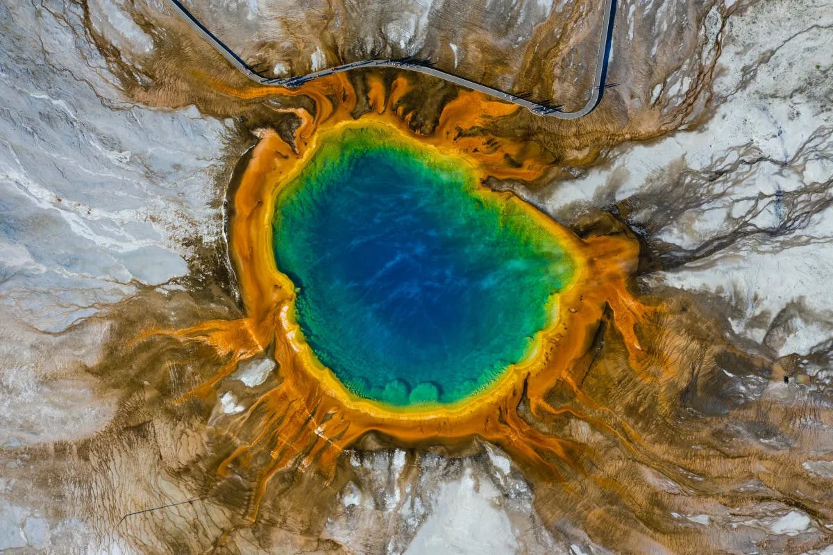 blue-yellow-thermal-volcano-yellowstone-travel-guide