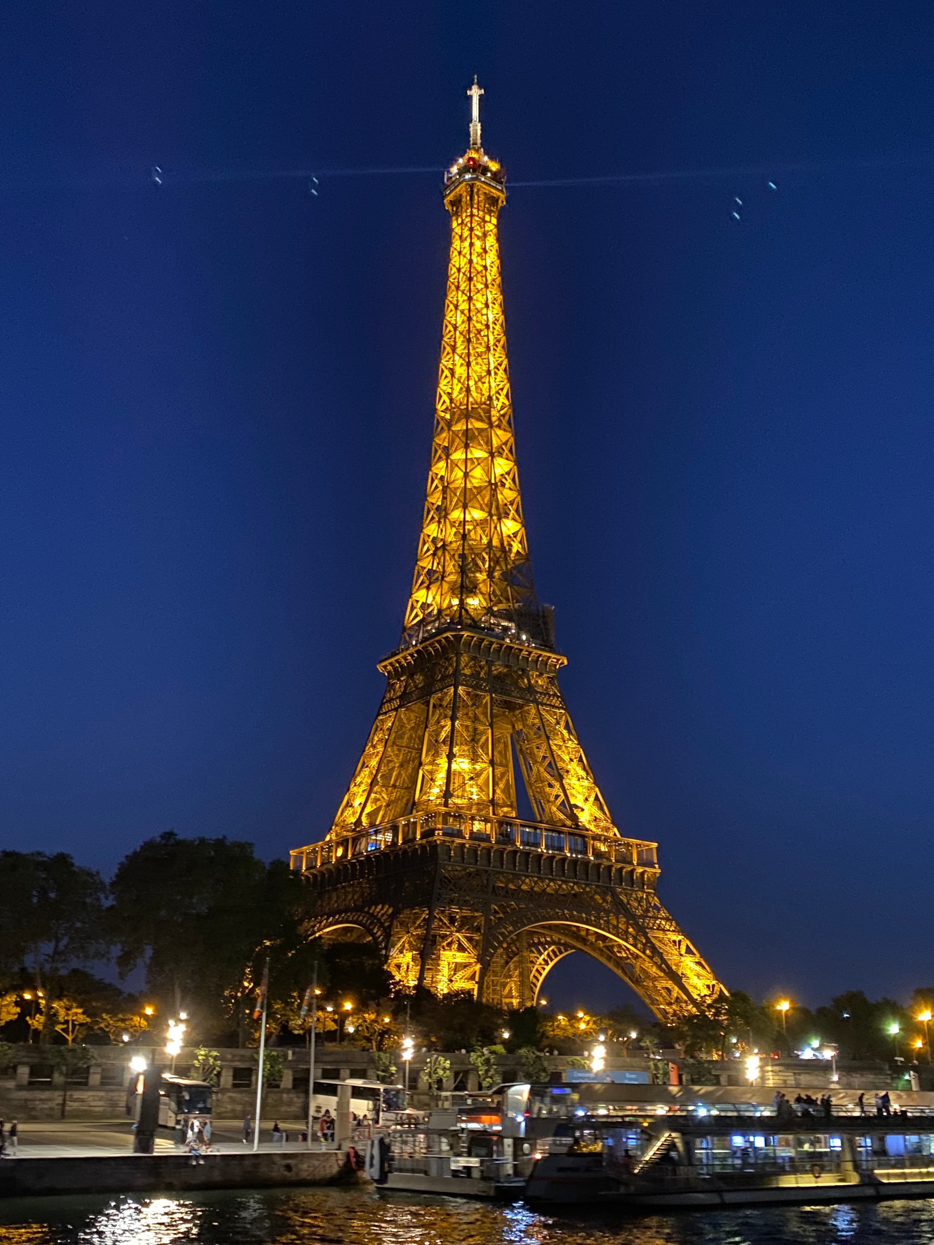 A beautiful view of Eiffle Tower at night