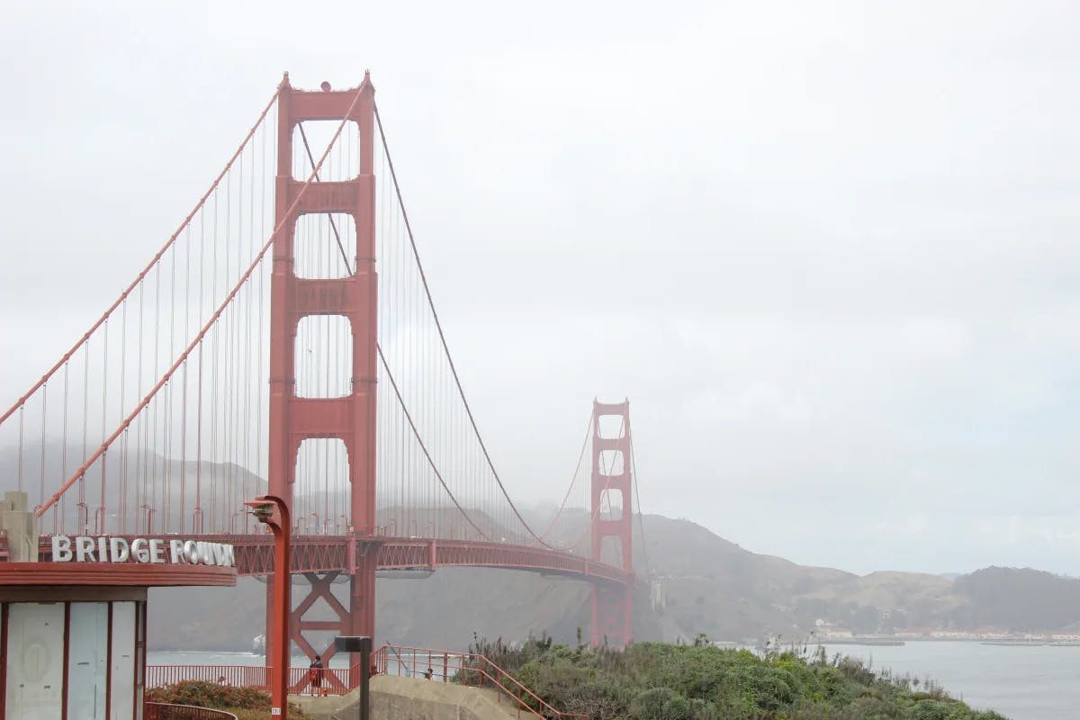 A view of the golden gate bridge in San Fransico during daytime.