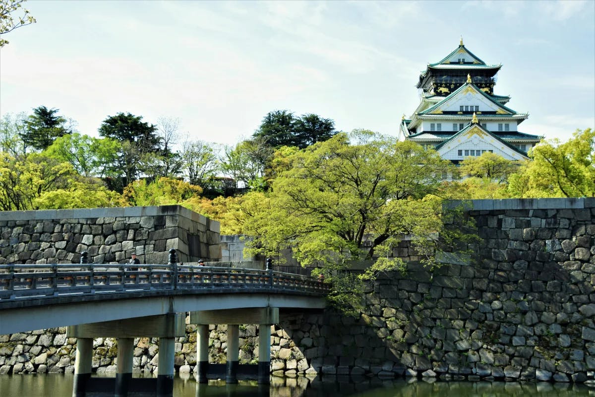 A far view of the Osaka Castle during the daytime.