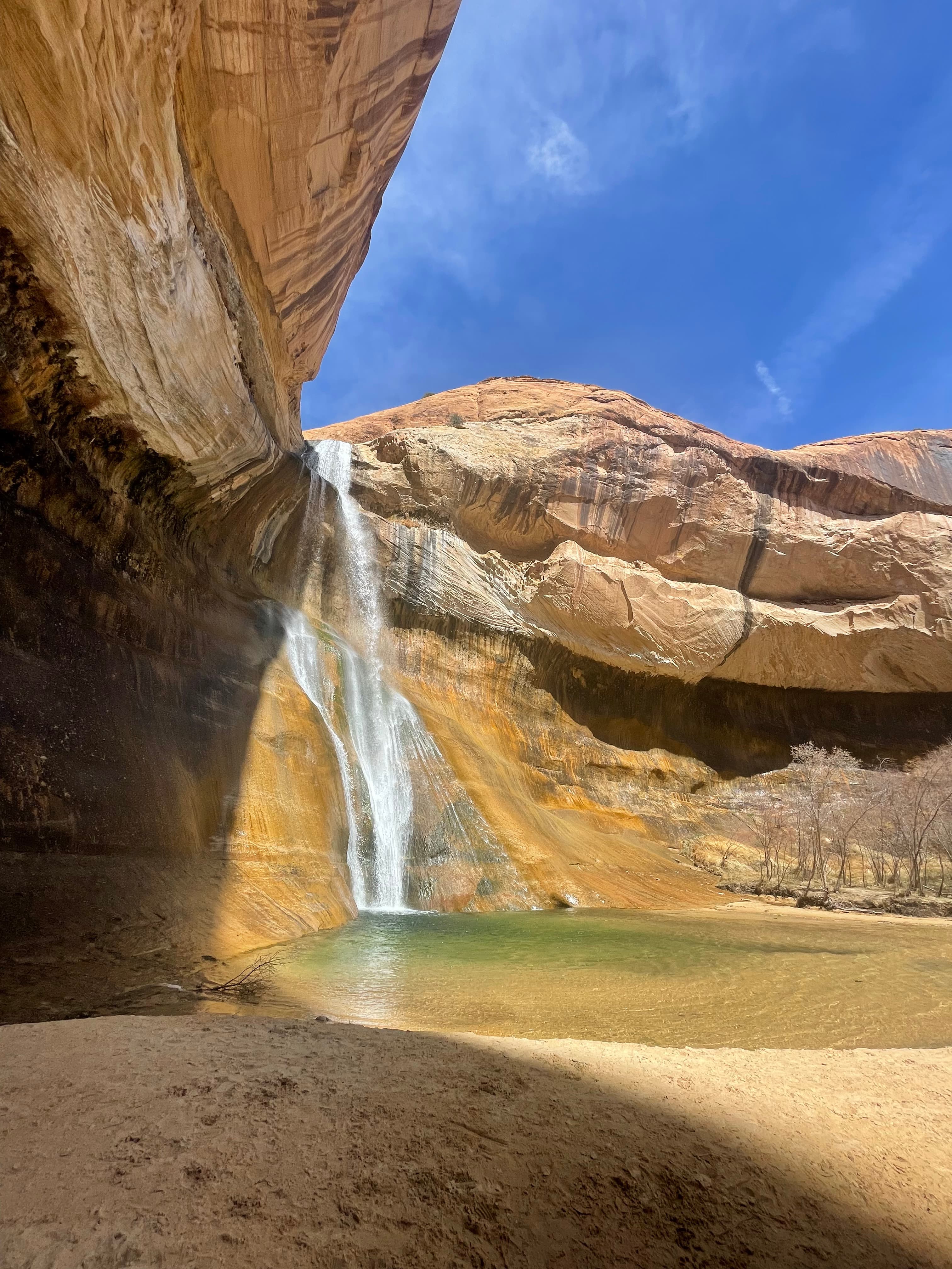 A beautiful view of the waterfall