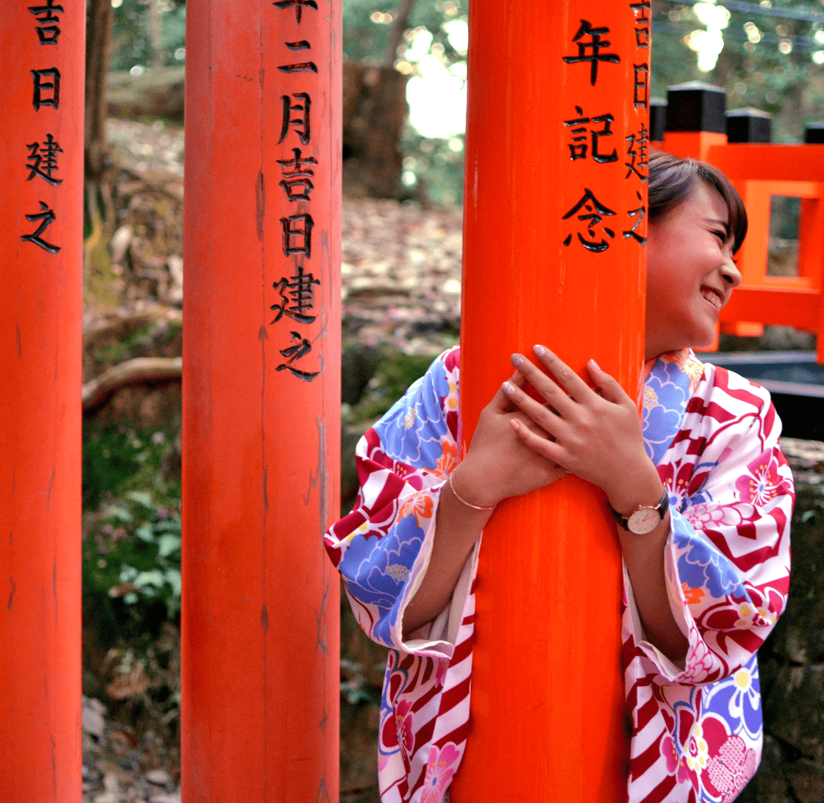 max with red pillars