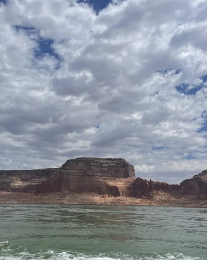 Picture of Lake Powell on a cloudy day