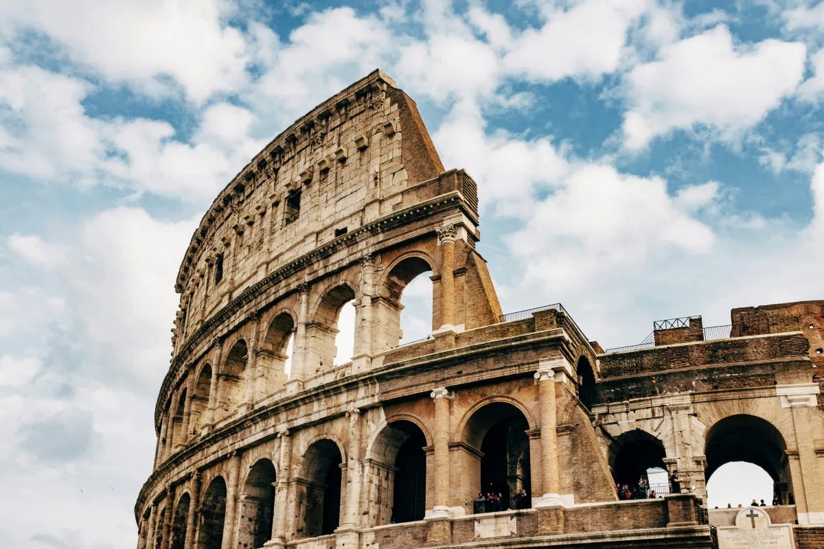 colosseum-building-rome-travel-guide