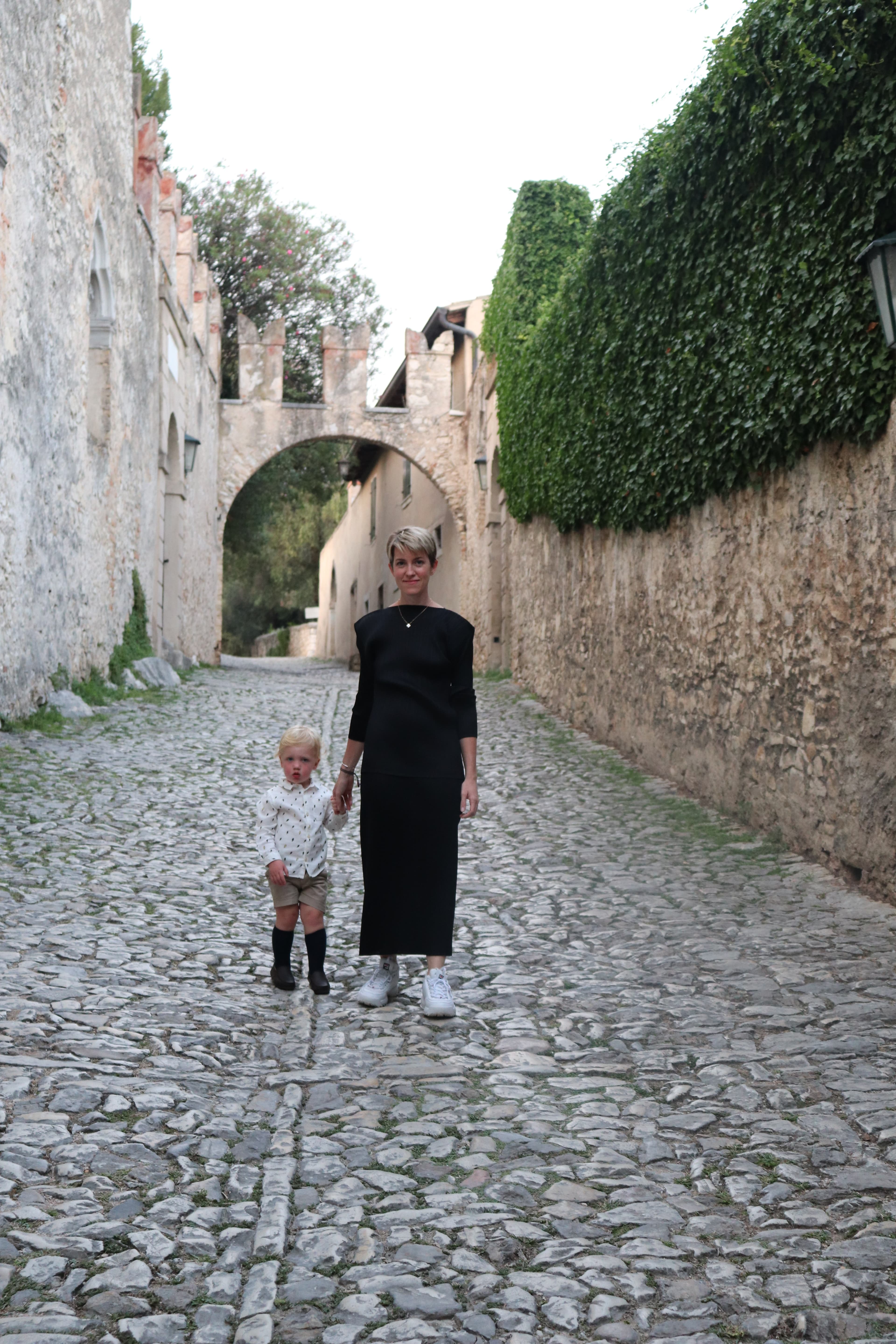 photo with kid in the street