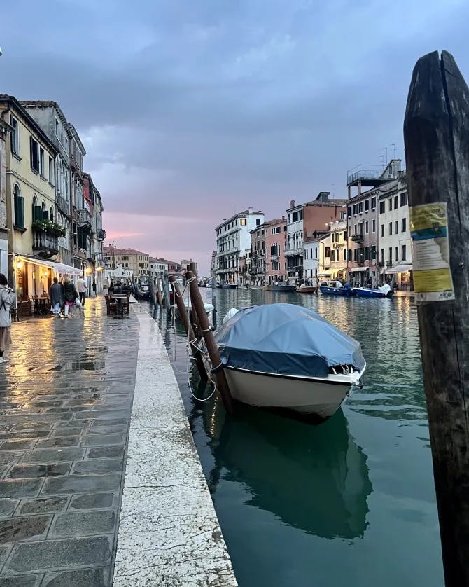 Picture of boat in Venice