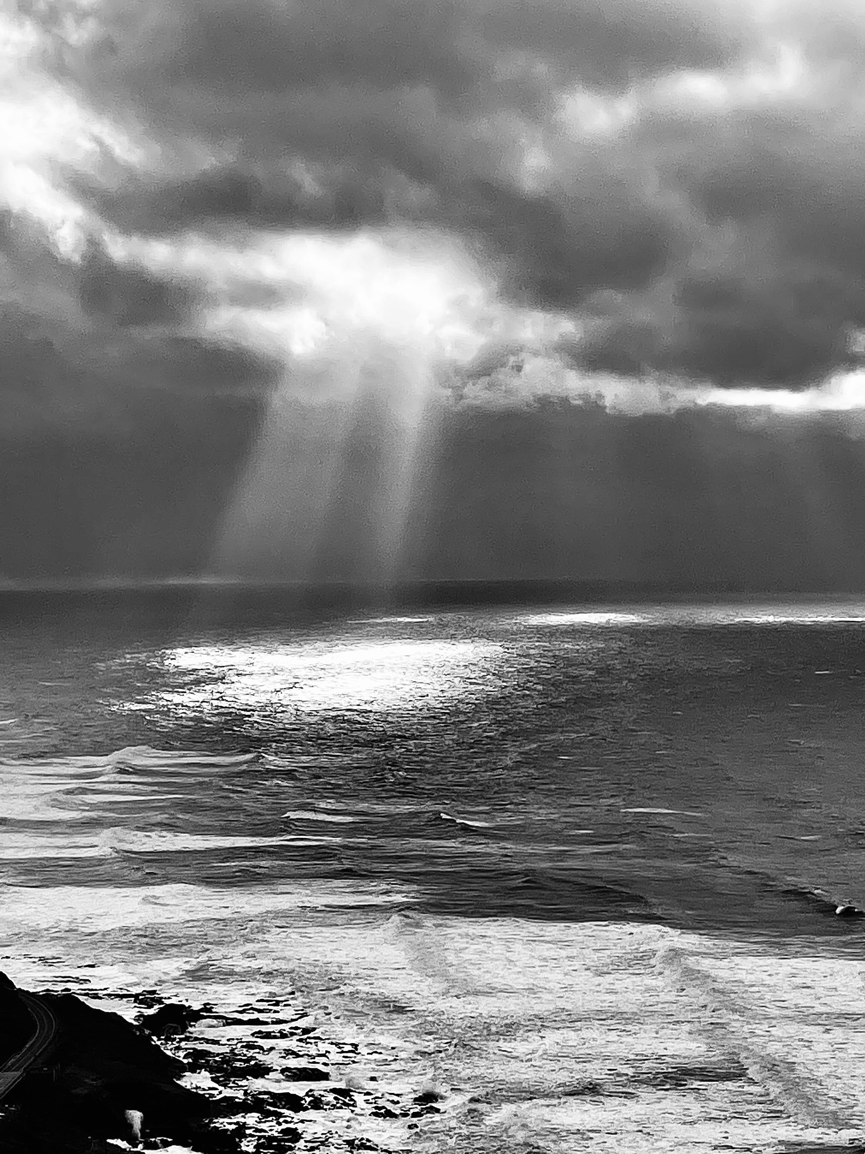 Picture of sea with clouds