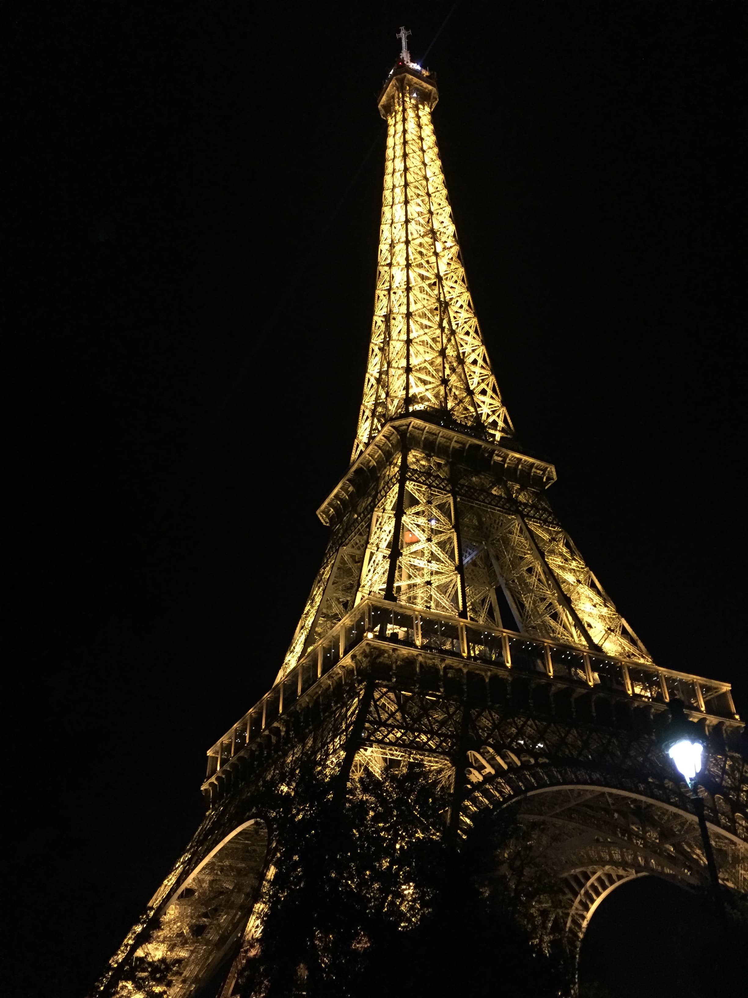 Picture of Eiffle tower in night lights
