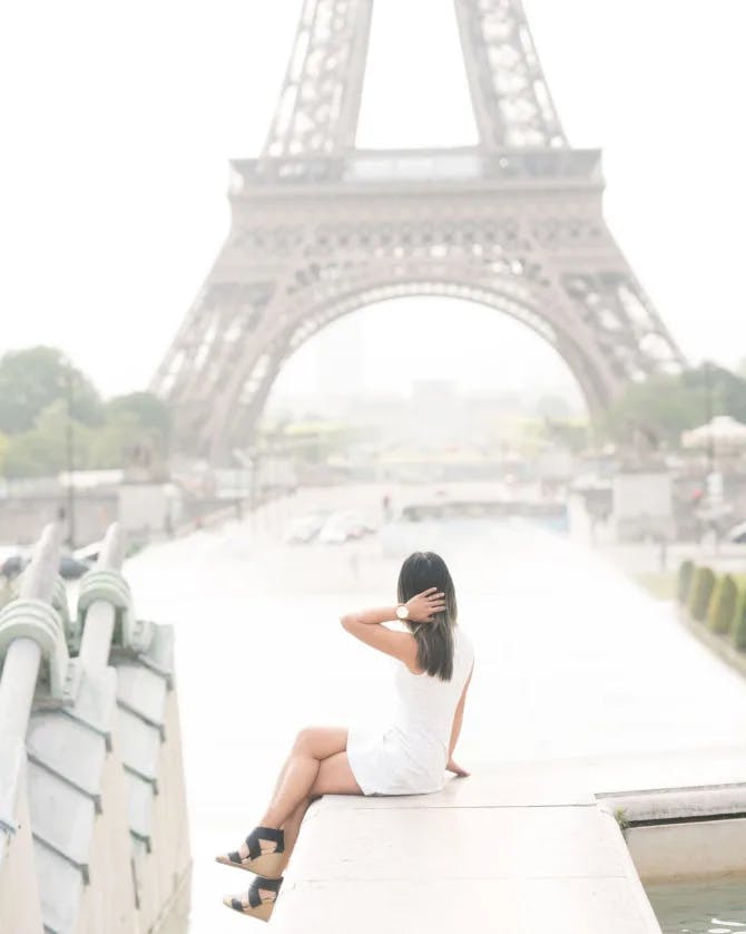 Girl posing in front of Eifel Tower