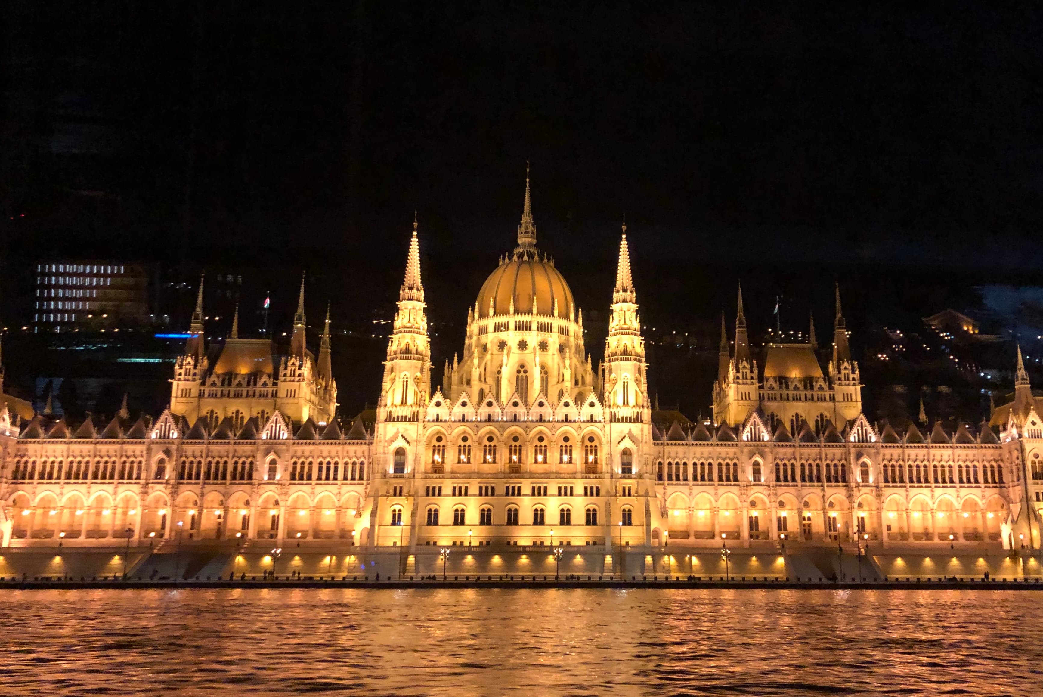 Image of a mosque on lakeside