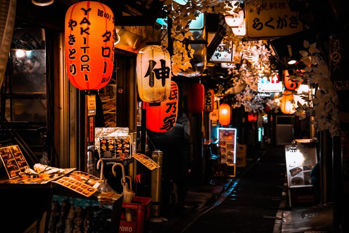 Paper lanterns lighting up narrow and iconic alley of Shinjuku.