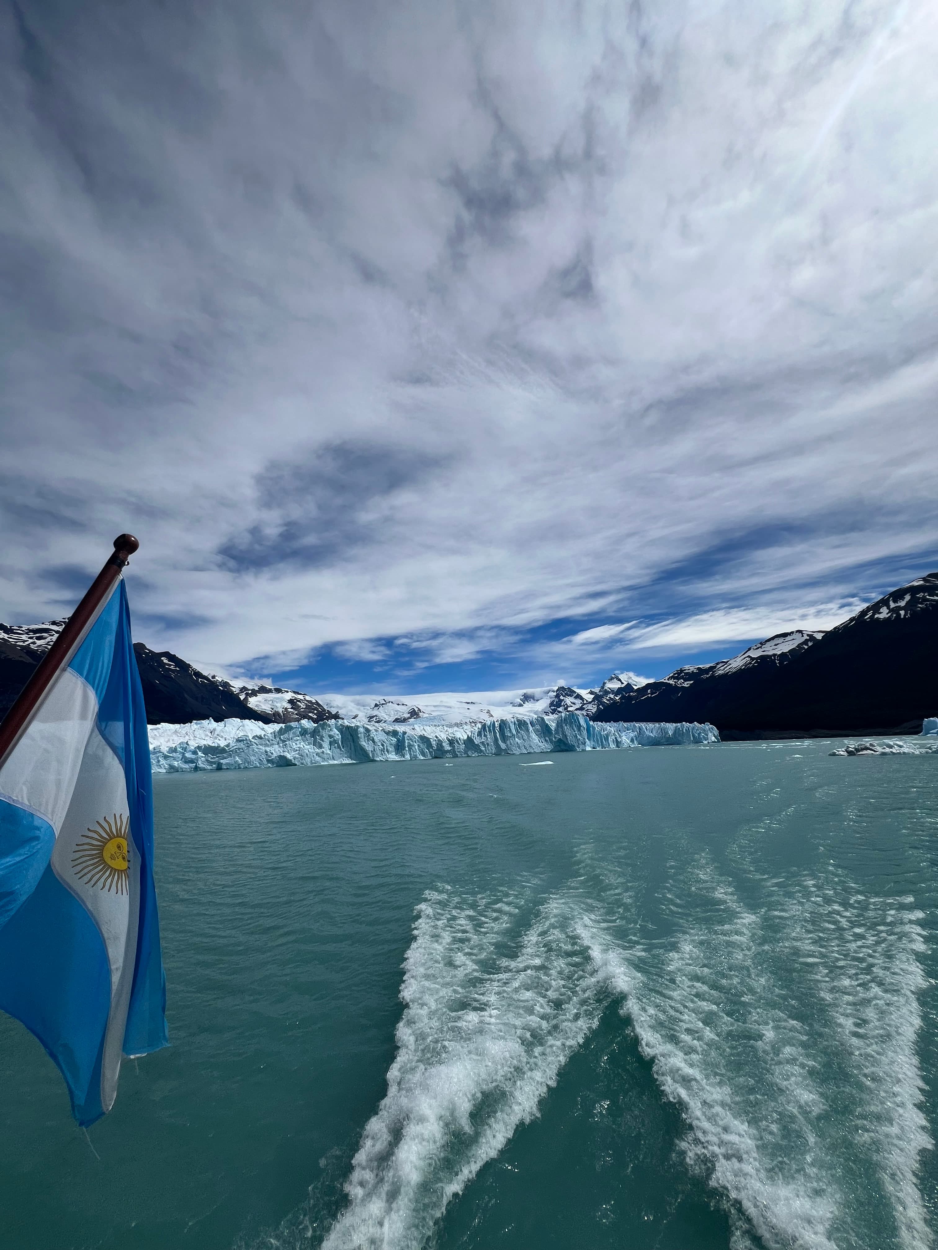 A view of Glaciers from a boat