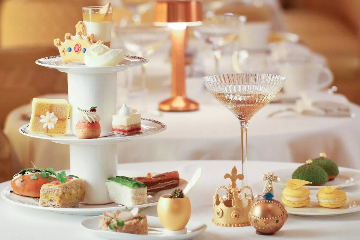 An elegant high tea at Sketch complete with cookies, crackers and drinks.