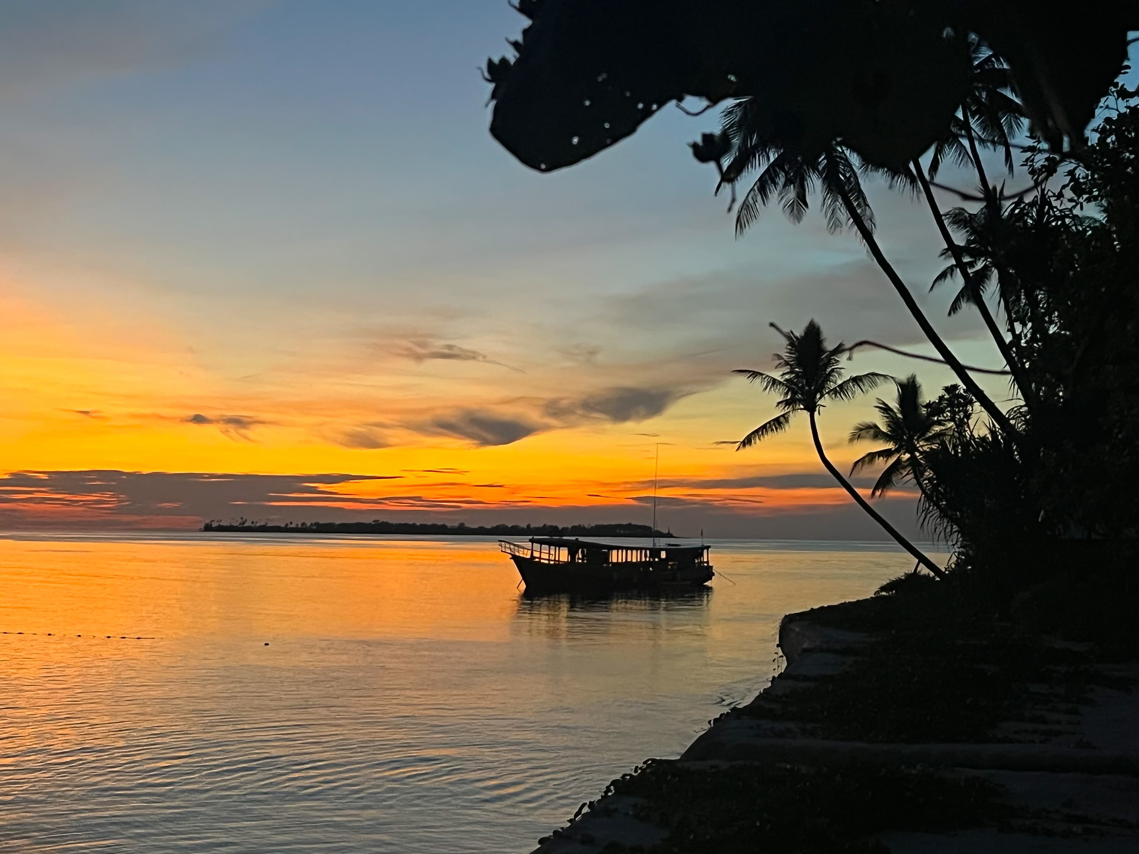Mesmerizing sunset over water